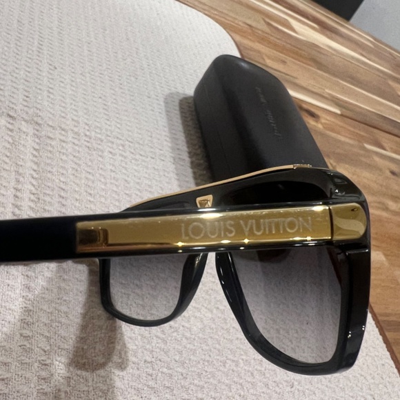 Louis Vuitton Evidence Sunglasses Black - Picture 7 of 16